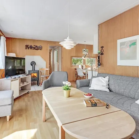 Beautiful home in Væggerløse w/ 3 Bedrooms * Væggerløse