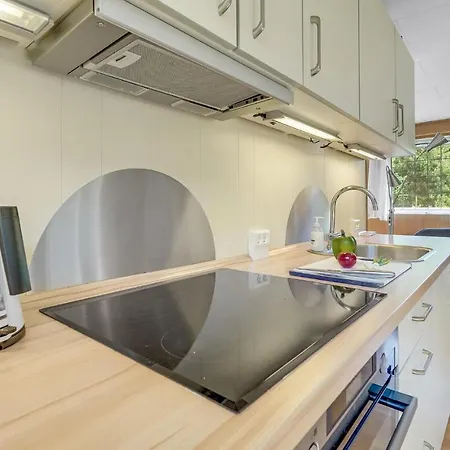 Beautiful home in Væggerløse w/ 3 Bedrooms Feriehus