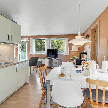 Beautiful home in Væggerløse w/ 3 Bedrooms Feriehus *