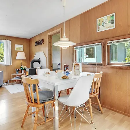 Beautiful home in Væggerløse w/ 3 Bedrooms